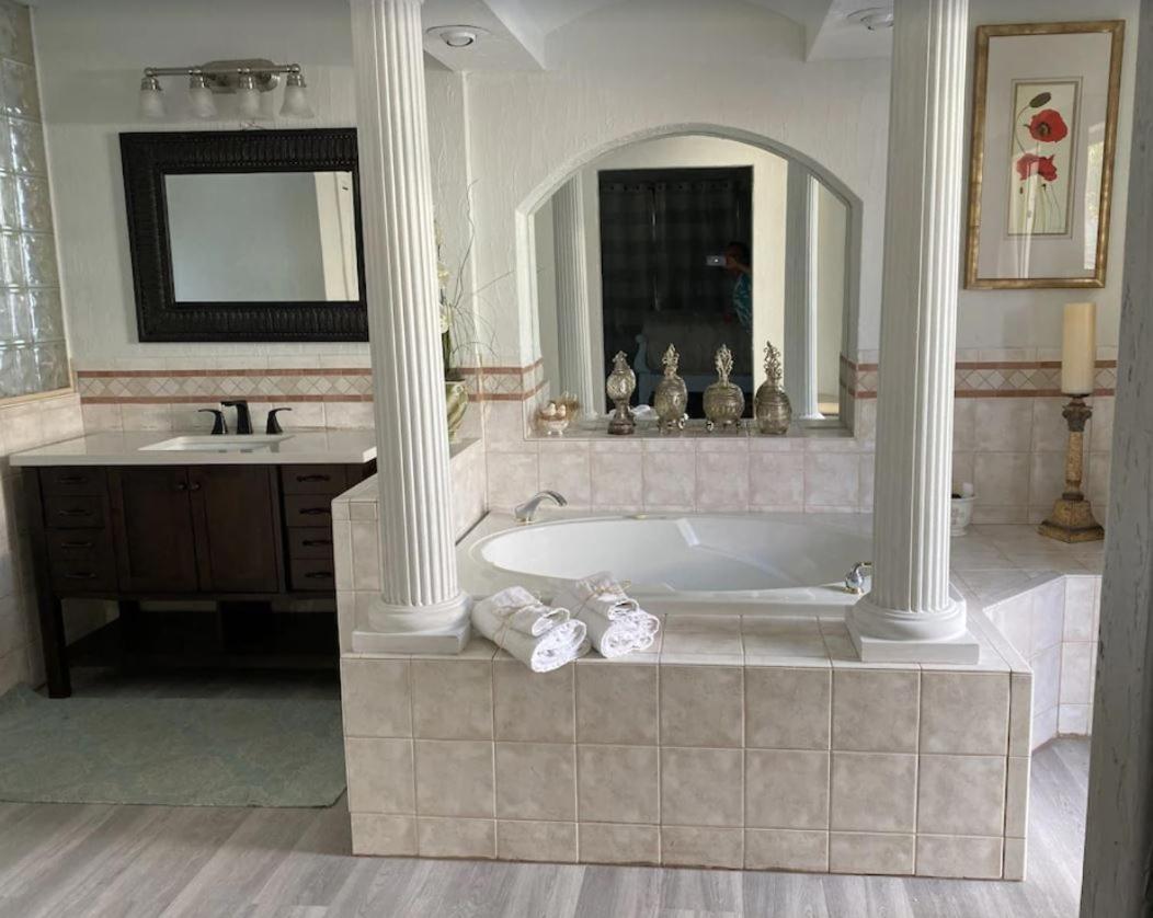 Pool/Waterfront Home 5 Min Walk To Siesta Key Village And Beach Ngoại thất bức ảnh